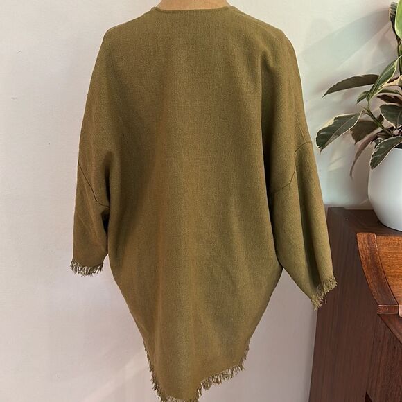 Doen sz XS/S oversized (could fit up to large) green raw edge 100% silk Tate top - Picture 3 of 8